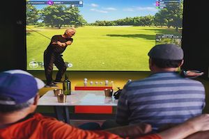 Golf bar opens in Canada